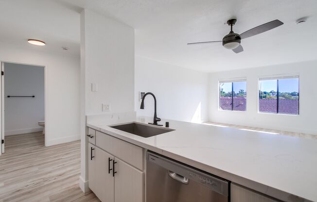 2 beds, 2 baths, 925 sqft, $2,845, Unit 216