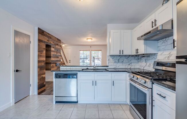 1411 Gracy Farms LN