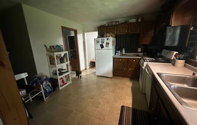 2 beds, 1 bath, $1,050