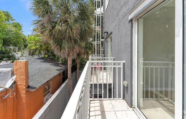 1 bed, 1.5 baths, 693 sqft, $1,950, Unit 208