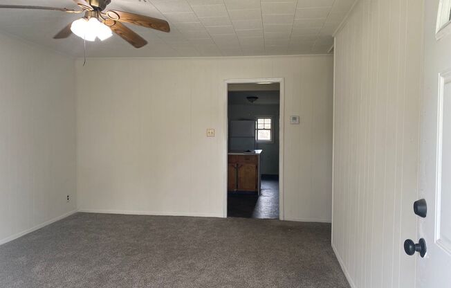 3 beds, 1 bath, $850