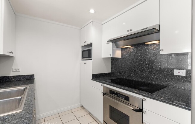 2 beds, 2 baths, 1,037 sqft, $4,400, Unit 912