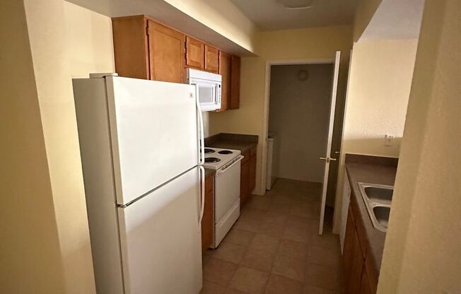 Beautiful 1 Bedroom 1 Bathroom Condo! Property Wont Last Long!