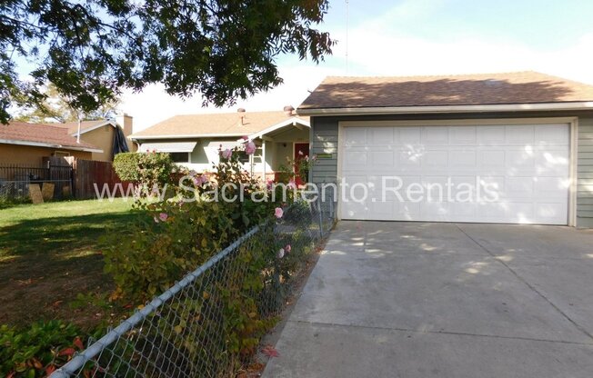 South Sacramento 3bd/2ba House with 2 Car Garage