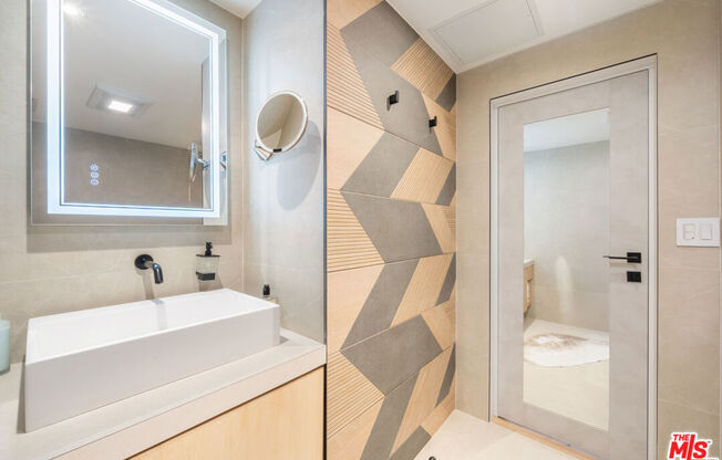 2170 Century Park E Apt 209