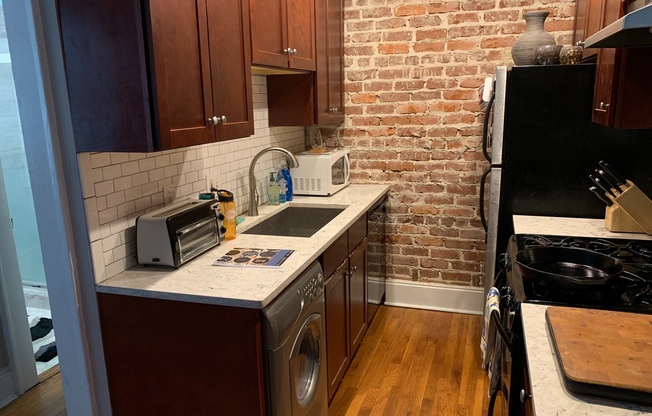 1 bed, 1 bath, $1,600