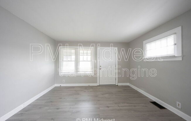 4302 E 10 ST