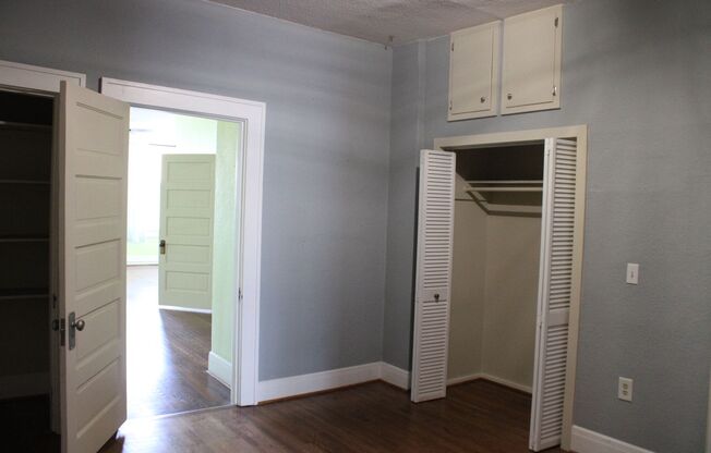 2 beds, 1 bath, $1,300