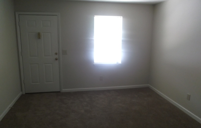 2 beds, 1 bath, $675, Unit C4