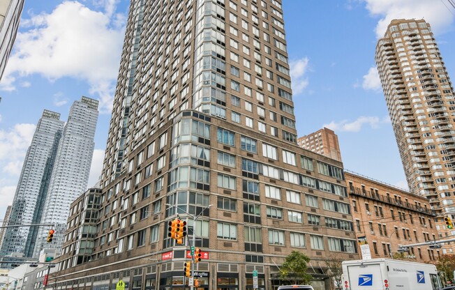1 bed, 1 bath, 516 sqft, $4,000, Unit 17B