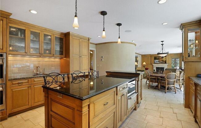 7 Bedroom home near Cedar Lake
