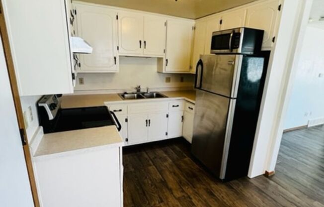 2 beds, 1 bath, 875 sqft, $1,095, Unit D