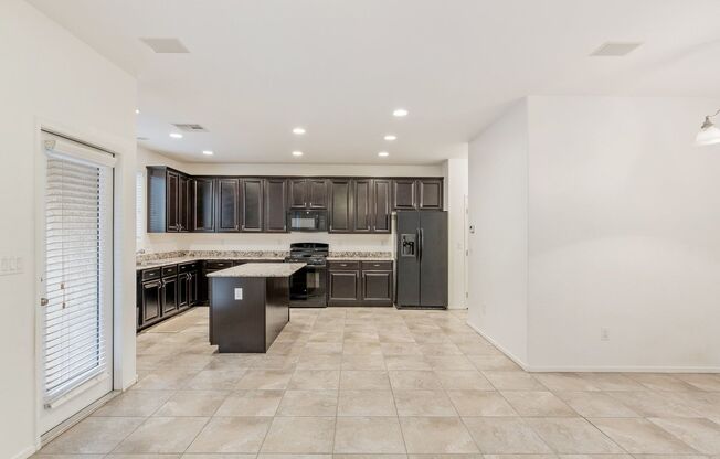 3 Bedroom, 2.5 Bath SFR in Mountains Edge