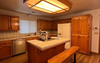 2 beds, 2 baths, $1,895