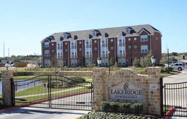 3 bed 3 bath Condo at Lakeridge