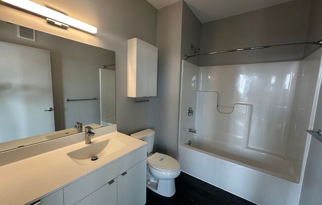 2 beds, 2 baths, 992 sqft, $2,295, Unit 300