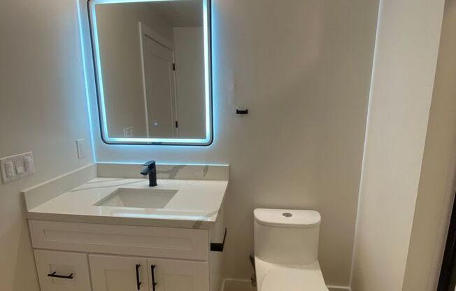 2 beds, 1 bath, 868 sqft, $2,950, Unit 401