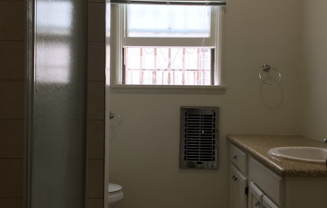 Studio, 1 bath, 380 sqft, $1,600