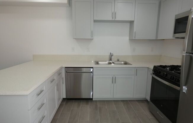 2 beds, 1.5 baths, $2,295, Unit 6