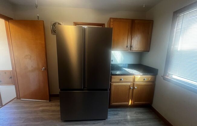 Large 3BR Single Family in St. Francis!!