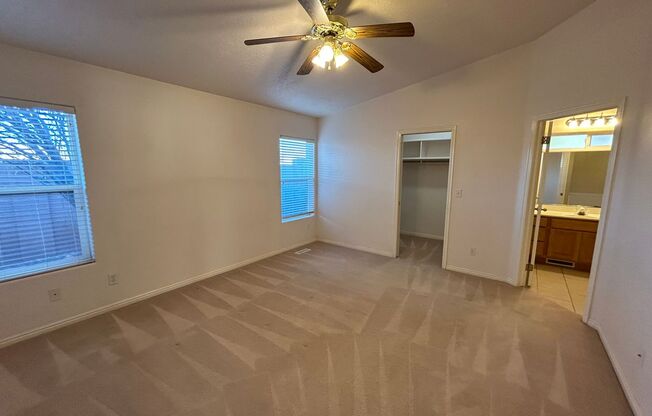 3 beds, 2 baths, $2,095, Unit Cameo PARK HOA.