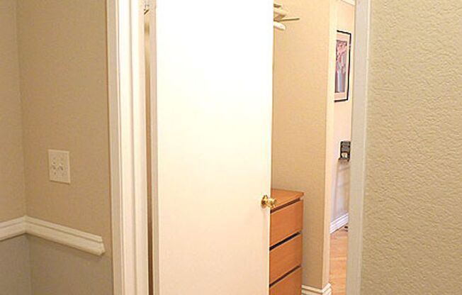 2 beds, 2 baths, 910 sqft, $2,595, Unit 410