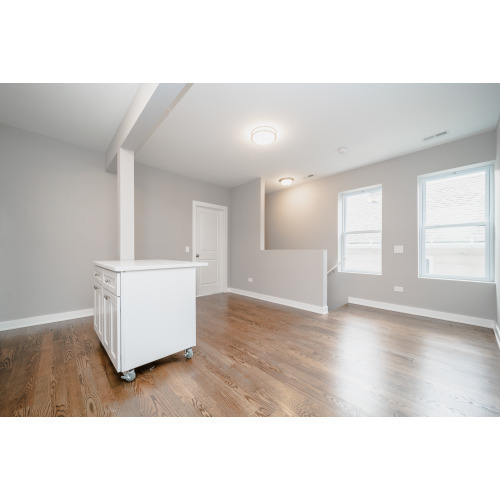 1838 W 21 PL