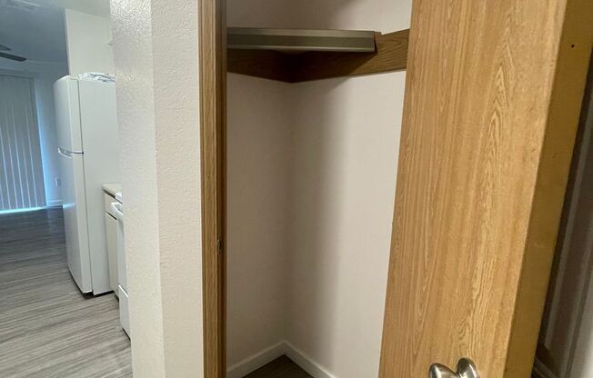 2 beds, 1 bath, 902 sqft, $1,150, Unit H - 085*