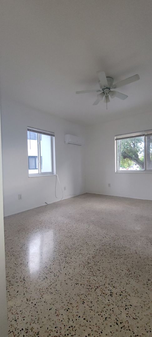 Studio, 1 bath, 400 sqft, $1,650, Unit 5