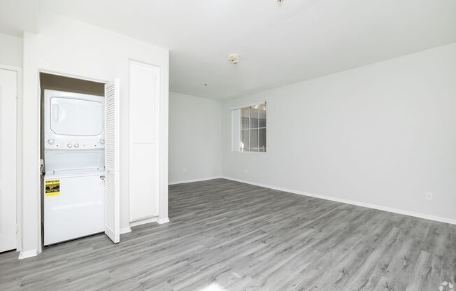 Studio, 1 bath, 695 sqft, $2,098, Unit 310