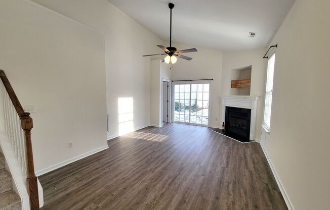 End Unit Townhome in Callonwood, Matthews! Near I-485