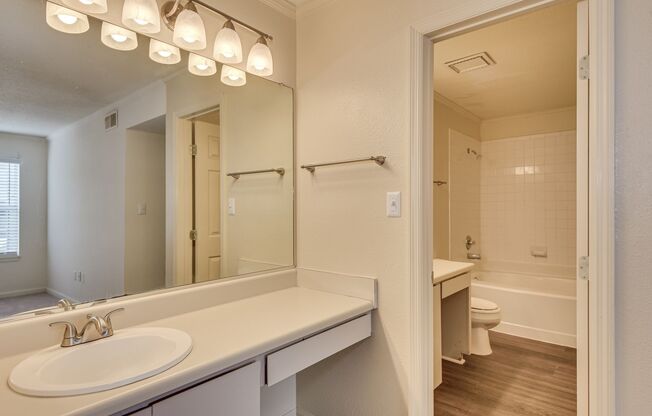 2 beds, 1 bath, 900 sqft, $1,100, Unit 1219
