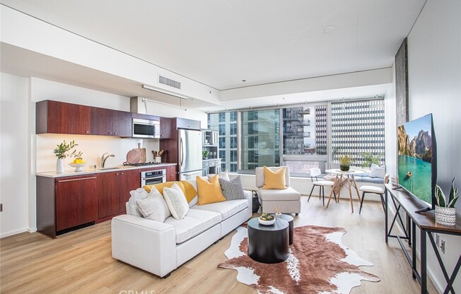 Studio, 1 bath, 760 sqft, $2,700, Unit 1011