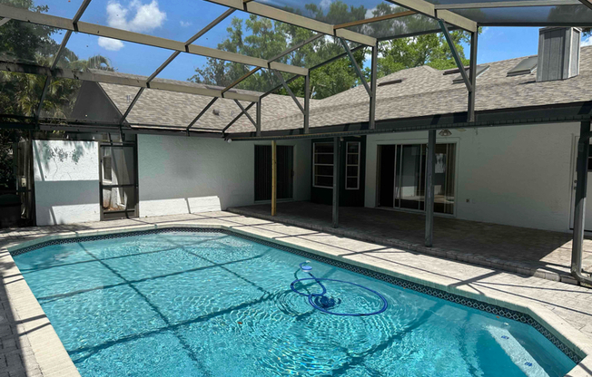 4442 WINDERWOOD CRES