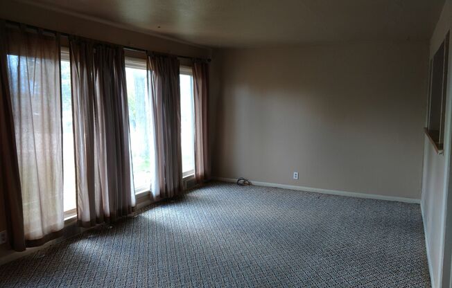 Move in SPECIAL. 1/2 off first full months rent.  ALL PROSPECTIVE TENANTS MUST SUBMIT A $58 NON-REFUNDABLE APPLICATION FEE PER APPLICANT ONLINE AND BE PRE-QUALIFIED PRIOR TO ANY SHOWINGS