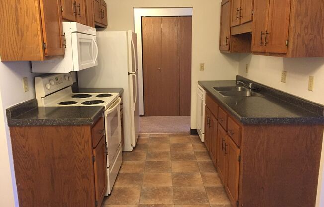 1 bed, 1 bath, 705 sqft, $825, Unit 106