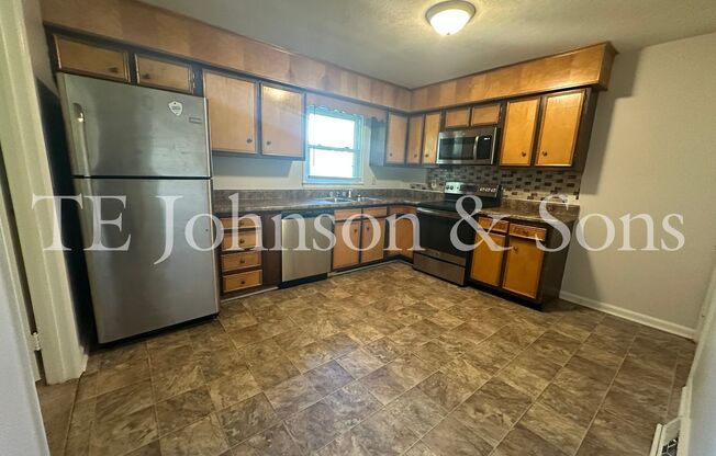 3 beds, 1.5 baths, $1,295