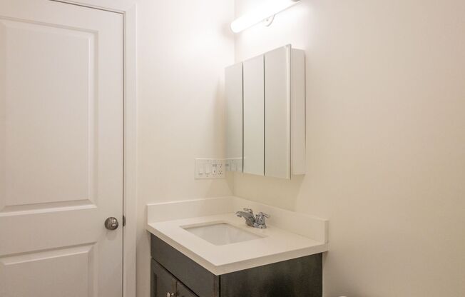 2 beds, 1 bath, $2,599, Unit Meadowsweet - Unit J