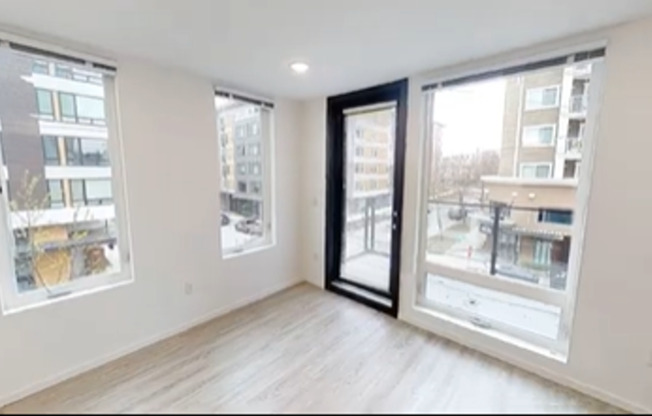 Studio, 1 bath, 297 sqft, $1,256, Unit 305