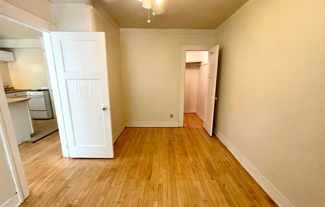 1 bed, 1 bath, $915, Unit 4