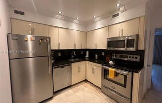 2 beds, 2 baths, 1,030 sqft, $4,000, Unit 5161 Collins Ave appt 1711