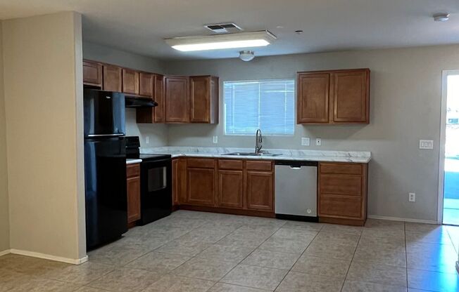 2 beds, 1.5 baths, $1,475, Unit Unit #8