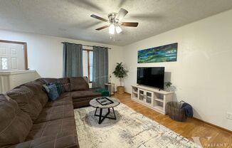 2 beds, 2 baths, $2,000, Unit 2905 E Portland - House