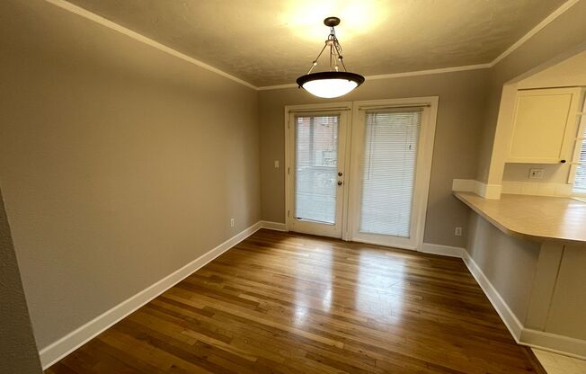 2 beds, 1 bath, $2,095