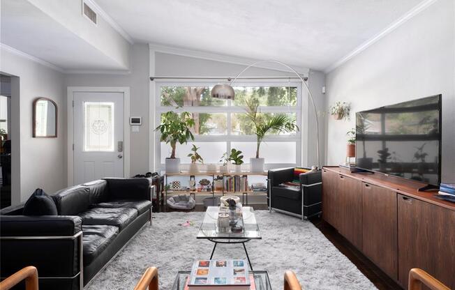 403 W SUNNYSIDE ST