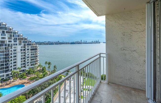 2 beds, 2 baths, $4,200, Unit # 1603
