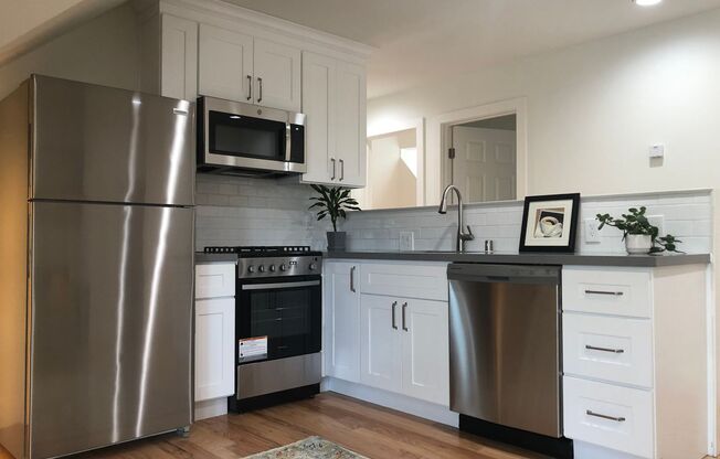 Newly Remodeled Top Floor 3 bed/ 1bath apartment with hardwood floor throughout