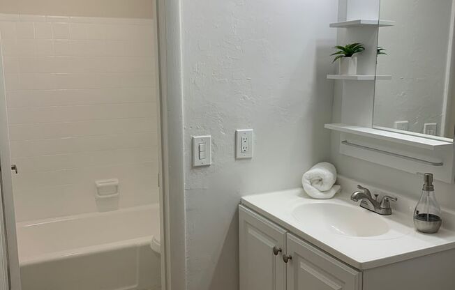 1 bed, 1 bath, $2,390, Unit 13