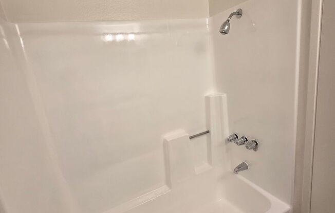 1 bed, 1 bath, 691 sqft, $2,000, Unit 476R