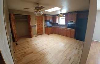 3 beds, 2 baths, $1,700